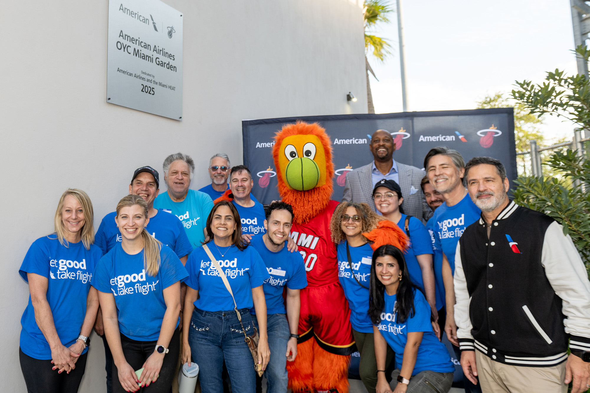Alonzo Mourning, Burnie from the Miami Heat and a group of volunteers in front of the new OYC Miami Garden at the American Airlines Arena