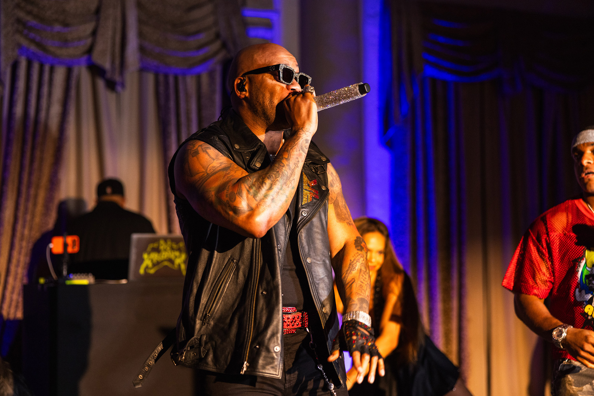 Flo-Rida performs on stage at the Denim & Diamonds event