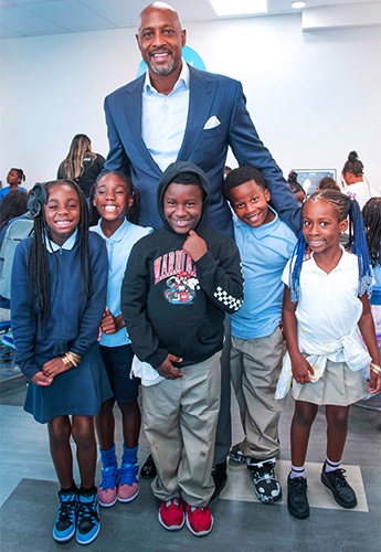 Alonzo Mourning with a group of children