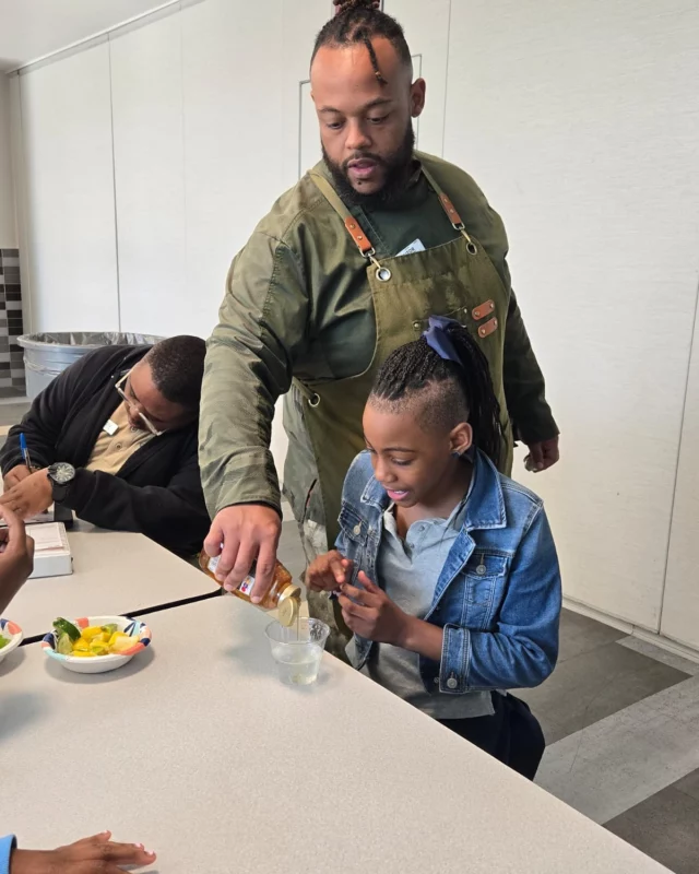At OYC Miami we teach our children about a healthy lifestyle, and celebrity Chef @chefjeff2u visited OYC Miami to lead an unforgettable culinary class with our students, in collaboration with our amazing partner @commonthreadsorg!
Students explored the effects of artificial sweeteners on their health and learned how to whip up a refreshing lemon lime soda using all-natural ingredients and natural sugars.
It was more than a cooking lesson—it was an empowering experience that blended nutrition, creativity, and smart choices for a healthier future.
Thank you, @chefjeff2u and @commonthreadsorg for inspiring our youth to make every bite count!
#OYCMiami #OYCmiamiImpact