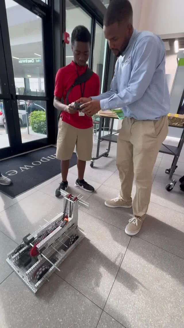 Creativity, curiosity, and innovation were on full display at our STEAM Fair! 🎨🤖✨
From robotics and 3D creations to custom art inspired by local artist @vicgarcia , every piece was designed and built by our students—guided through OYC’s powerful enrichment programming.
This is what happens when young minds are empowered to explore, imagine, and create.
#OYCMiami #OYCMiamiImpact
