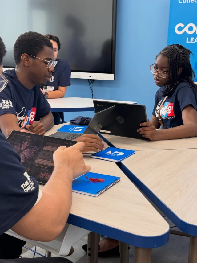 🎓 OYC Miami’s CARES program hosted a FAFSA event to help students and families navigate the financial aid application process and explore opportunities to make higher education more accessible.

Through hands-on guidance and resources, students received support in taking an important step toward their college goals.

💙 Through our Education and Economic Sustainability pillars, OYC Miami continues to prepare students for success beyond high school.

#OYCMiami #OYCImpact #CARES #FAFSA #CollegeReadiness